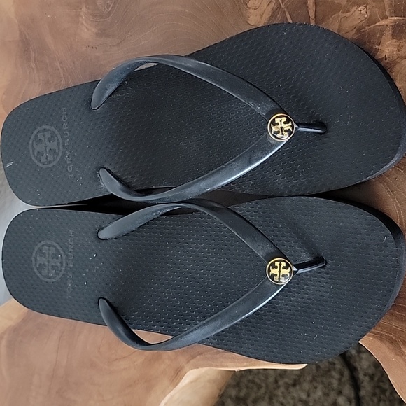 Tory Burch Black Wedge Platform Sandals Flip Flops Size 7 US - Picture 8 of 8